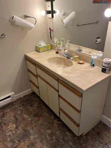Room available in a gorgeous Uptown