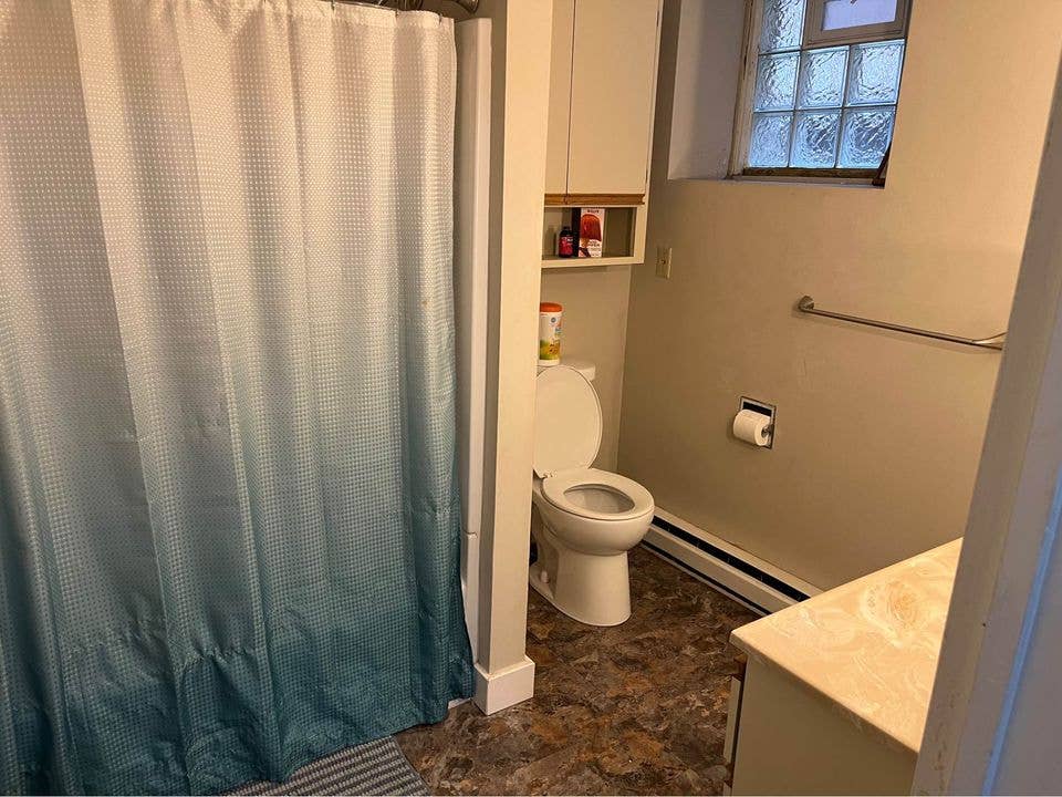 Room available in a gorgeous Uptown