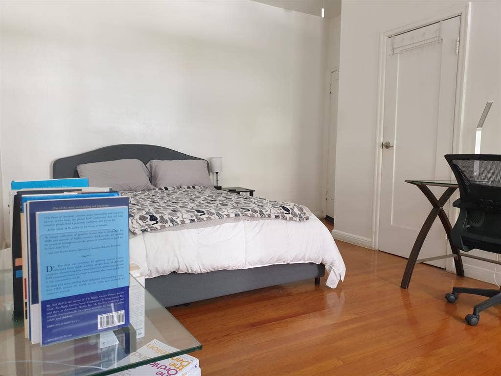ROOM IN THE HEART OF HOLLYWOOD