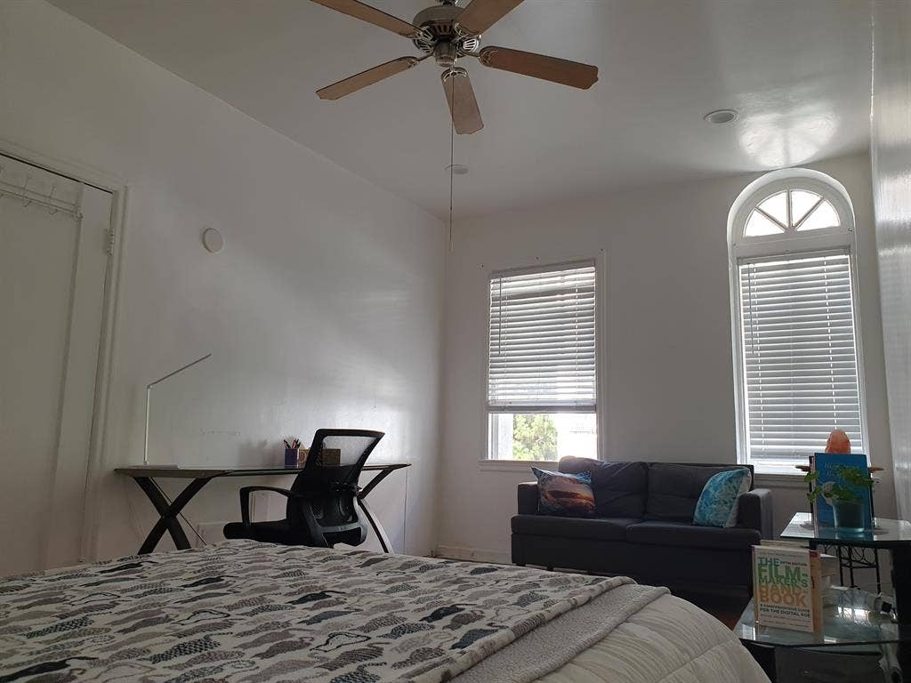 ROOM IN THE HEART OF HOLLYWOOD