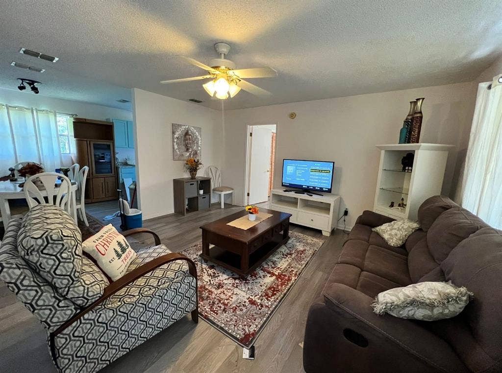 Roommate wanted (females only)