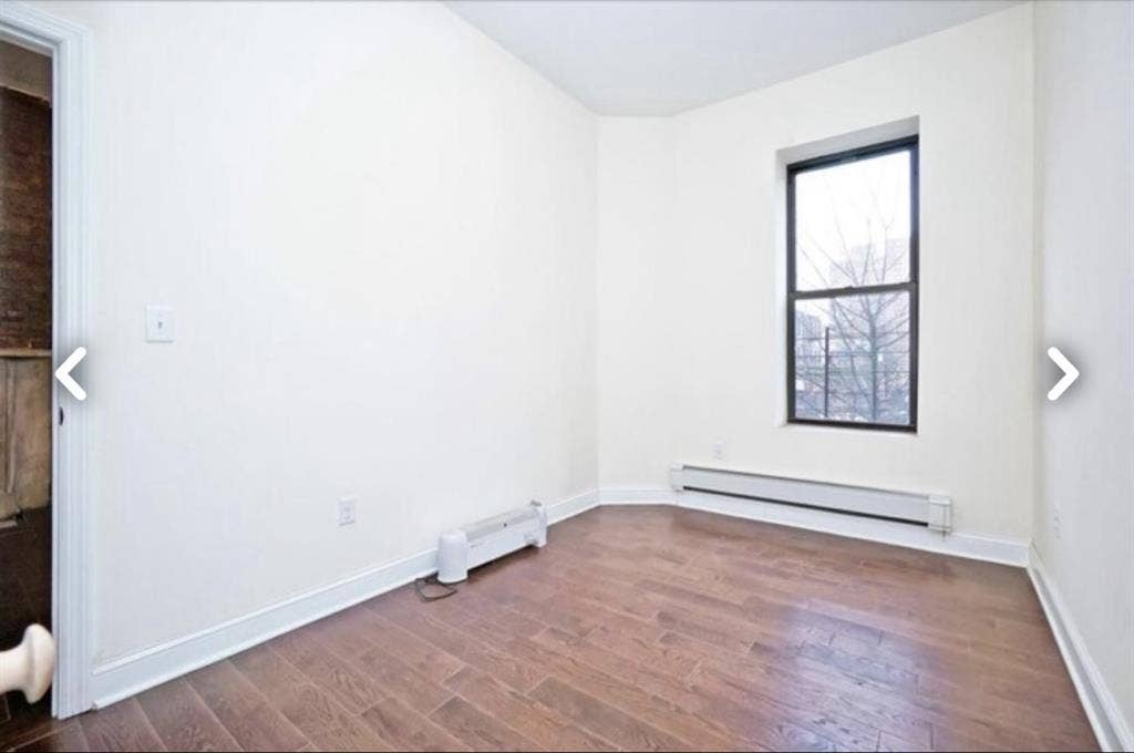 Looking for a
3rd roommate!