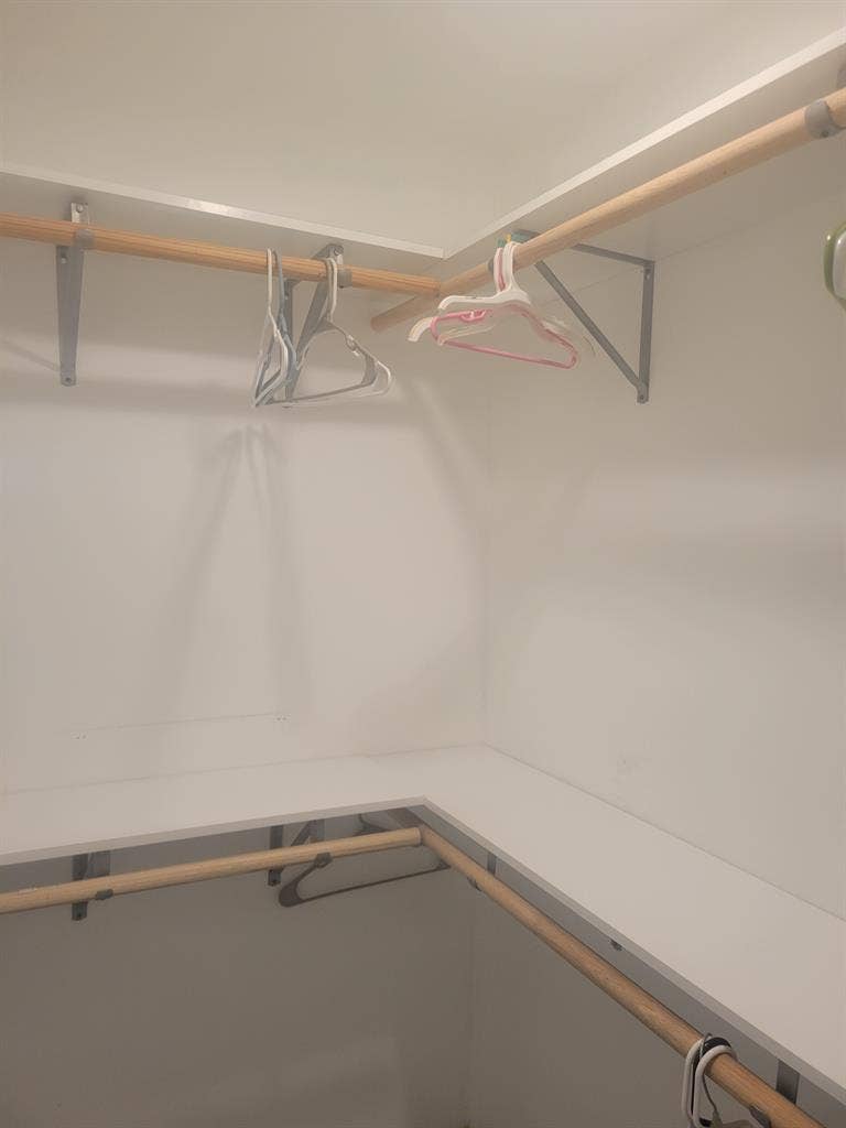 sq ft private room.
$/mo