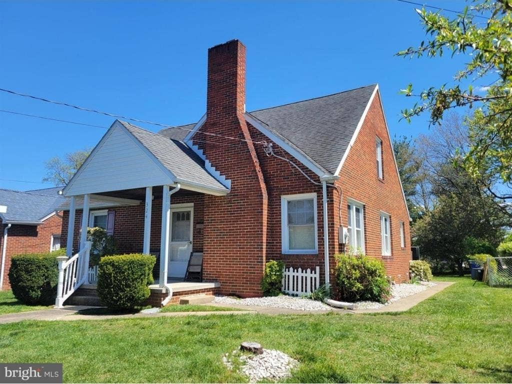 1 bedroom for rent in brick house