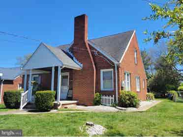1 bedroom for rent in brick house