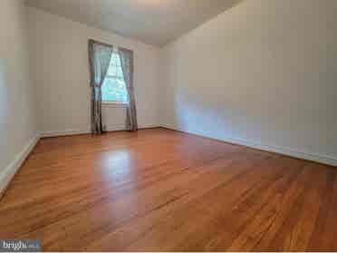 1 bedroom for rent in brick house