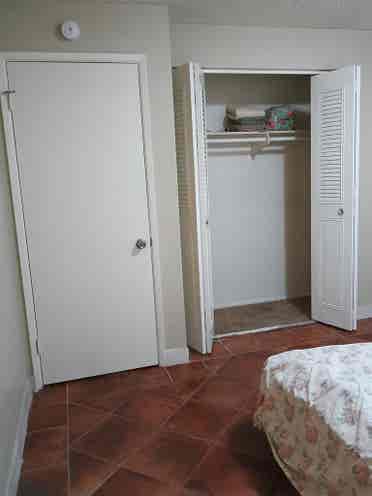 Tri-level home rooms for rent