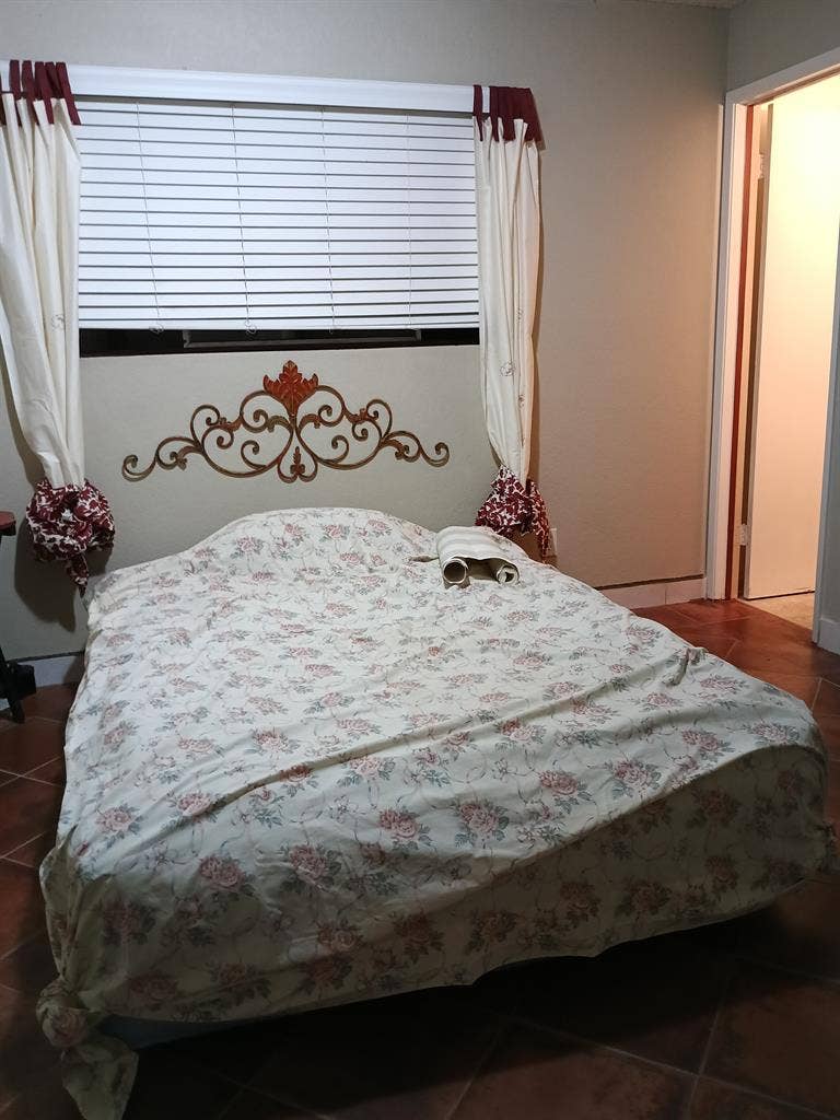 Tri-level home rooms for rent