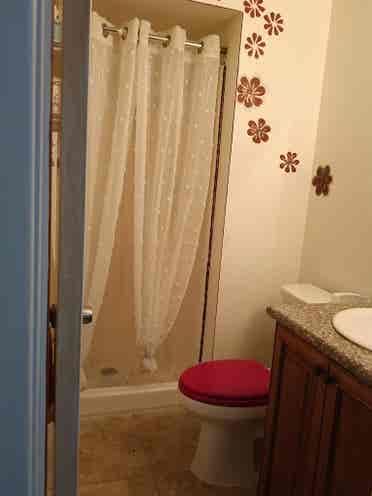 Tri-level home rooms for rent