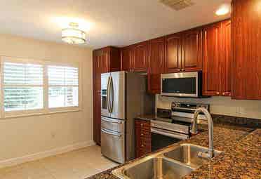 roommate wanted  :)     OBO