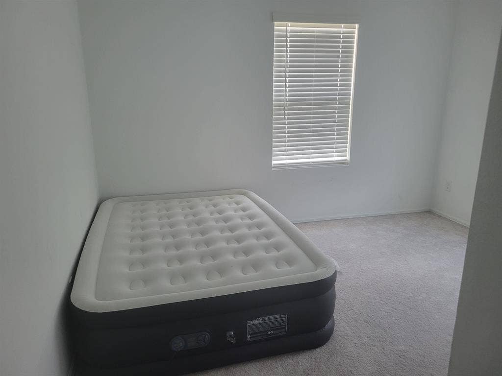 PET FRIENDLY PRIVATE ROOM