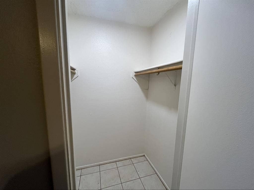 Furnished & Renovated UTA Townhouse