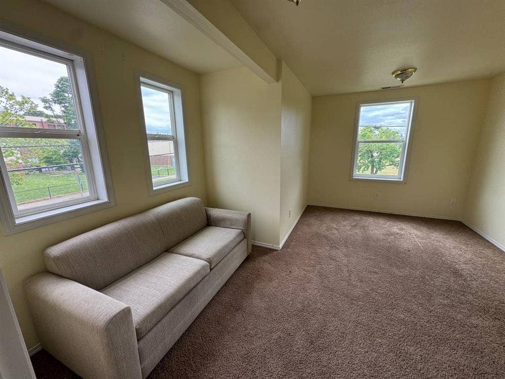 Large Room For Rent