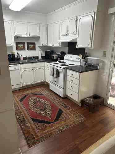 Furnished Bed in Townhome
