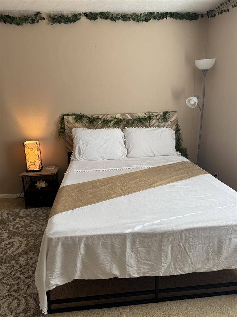 Cozy Large Room-Furnished Ladies
