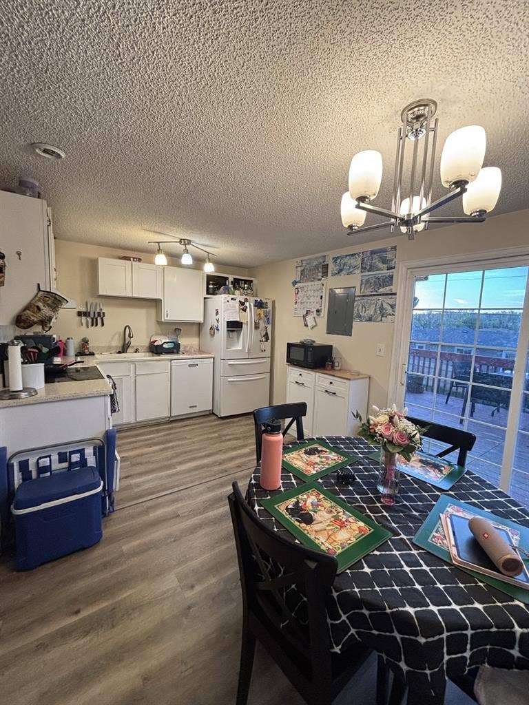 Two rooms available!