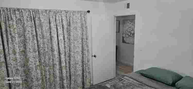 Private room/ side yard entrance