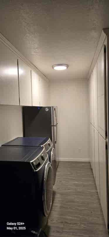 Private room w/ side yard entrance