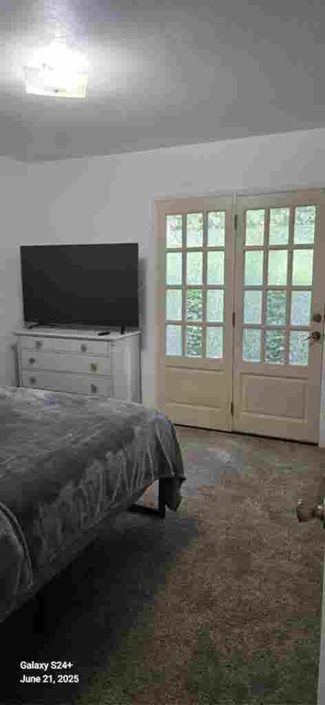 Private room/ side yard entrance
