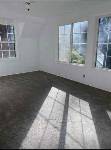Private room w/ side yard entrance