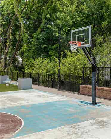 Studio unit for sublease
