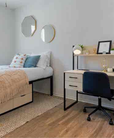 Studio unit for sublease