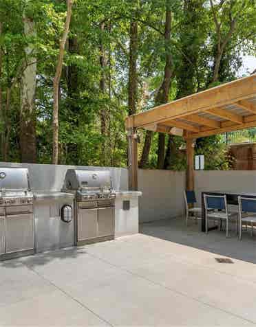 Studio unit for sublease