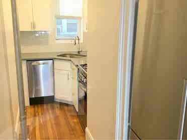 Roomie to sign Lease B