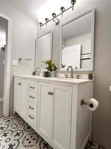 Large Nice Room in Remodeled Home!