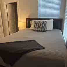 In need of 2 roommates