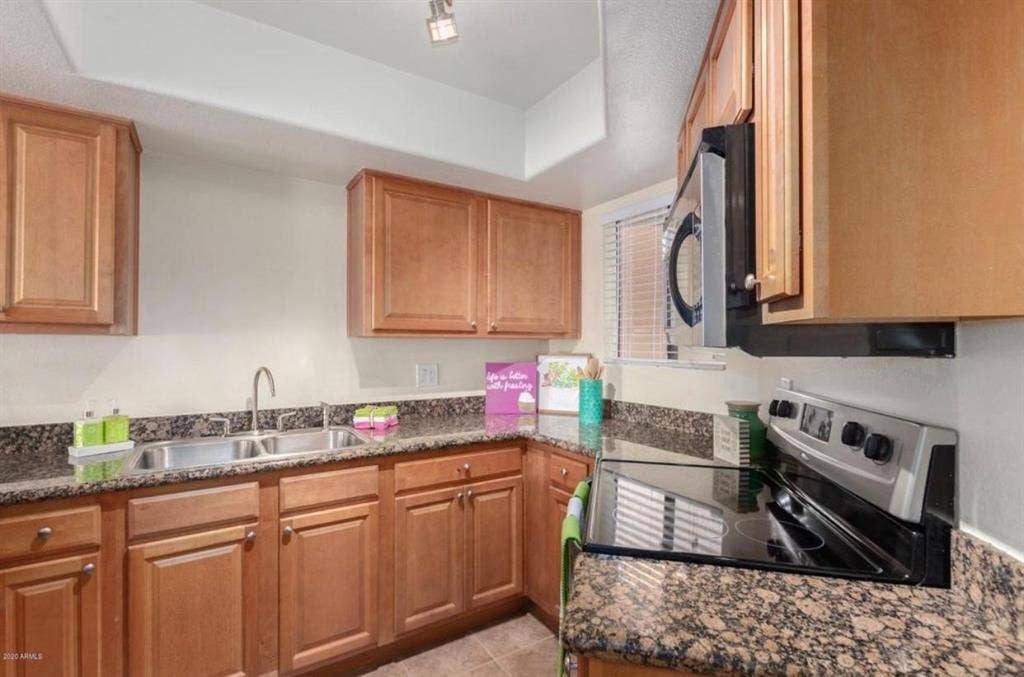 Scottsdale Townhome Room For Rent