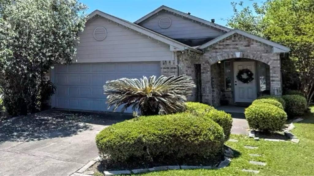 Looking for tenants to share space.