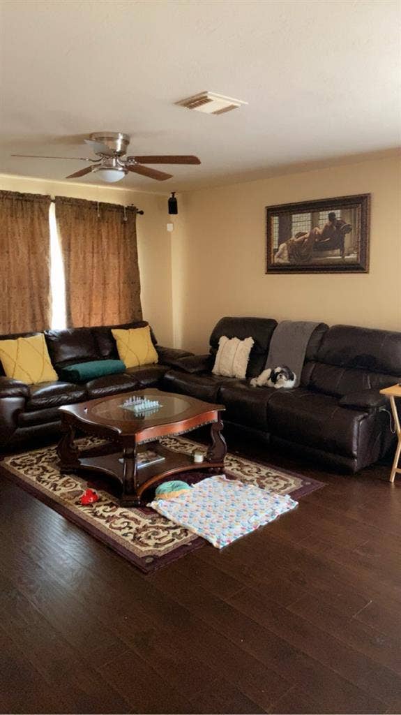 Looking for tenants to share space.