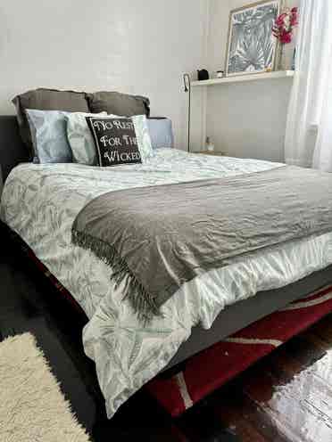 Mascot - queen sized 
room