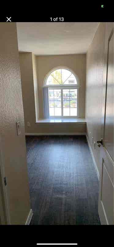 friendly bedroom w shared bath