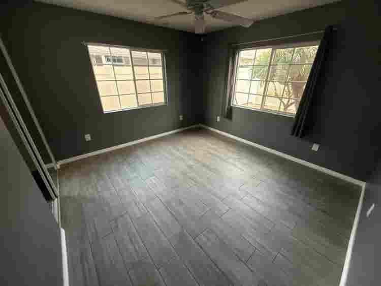 Renting room with shared bathroomm