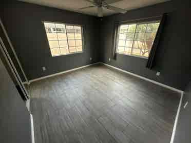 Renting room with shared bathroomm