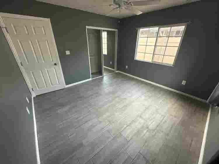 Renting room with shared bathroomm