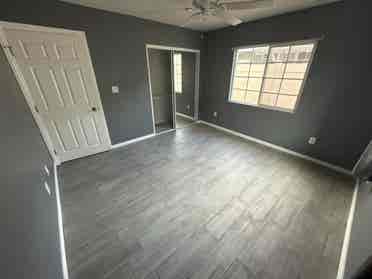 Renting room with shared bathroomm