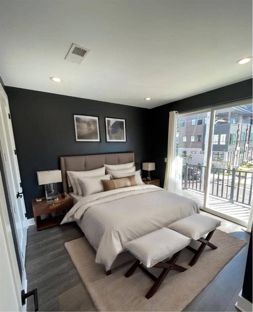 Bedroom w/ Private Bath -East Nash
