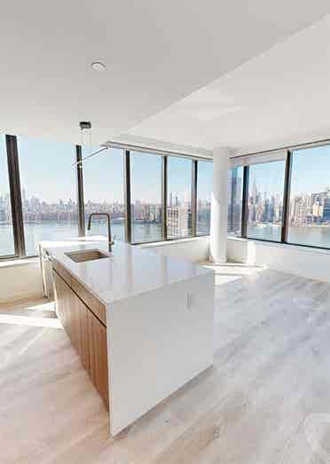 Luxury Waterfront High-Risee