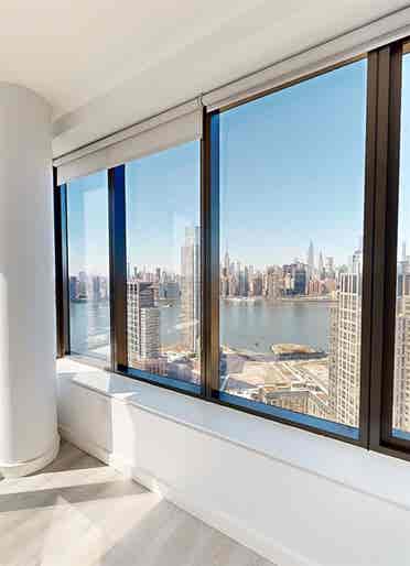 Luxury Waterfront High-Risee