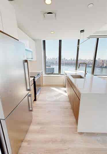 Luxury Waterfront High-Risee