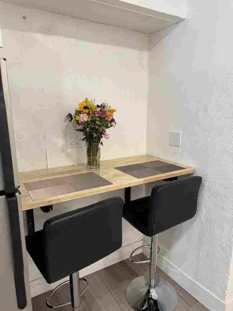 Peaceful Private Room Near Downtown