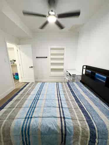 Peaceful Private Room Near Downtown