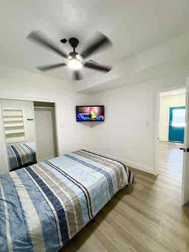Peaceful Private Room Near Downtown