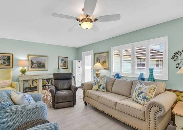 BA corner unit condo