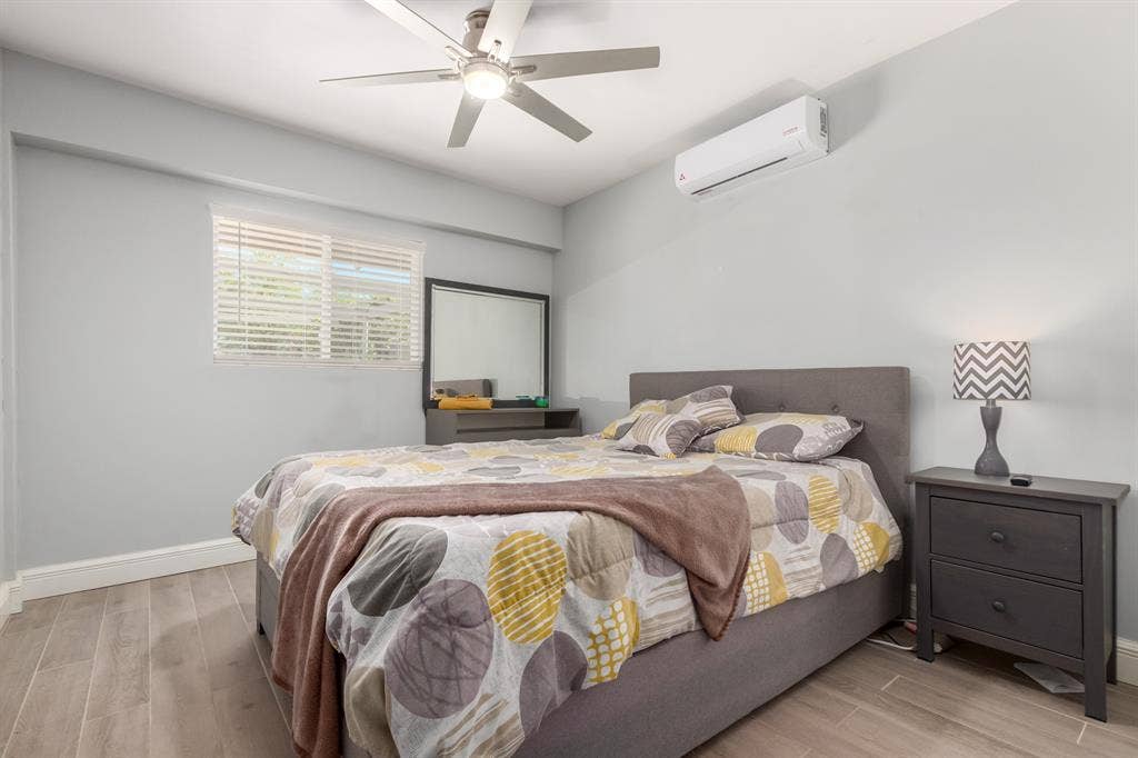 Large Bright Room in Very Nice Home