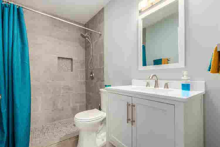 Large Bright Room in Very Nice Home