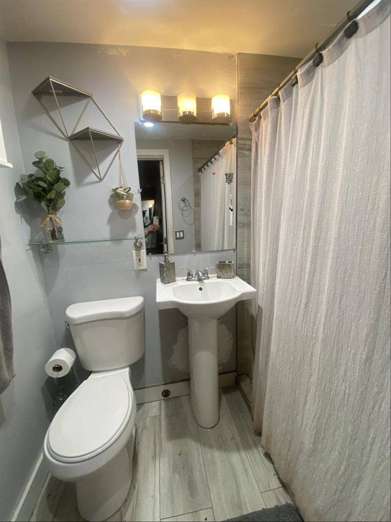 Shared Studio in middle of SoBe!